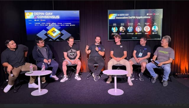 It's epic to see @hotspotty traveling around the World aggressively promoting all things #DePIN at @consensus2024 

Below is a screengrab of the legend @dspillere aggressively calling for $100 $ATOR or your money back (I presume) 

NFA https://t.co/t1FzYdAZ4d